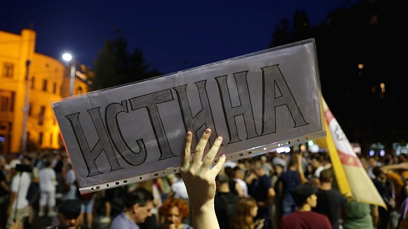 Συγκλονιστικές αντικυβερνητικές διαδηλώσεις και επεισόδια στη Σερβία