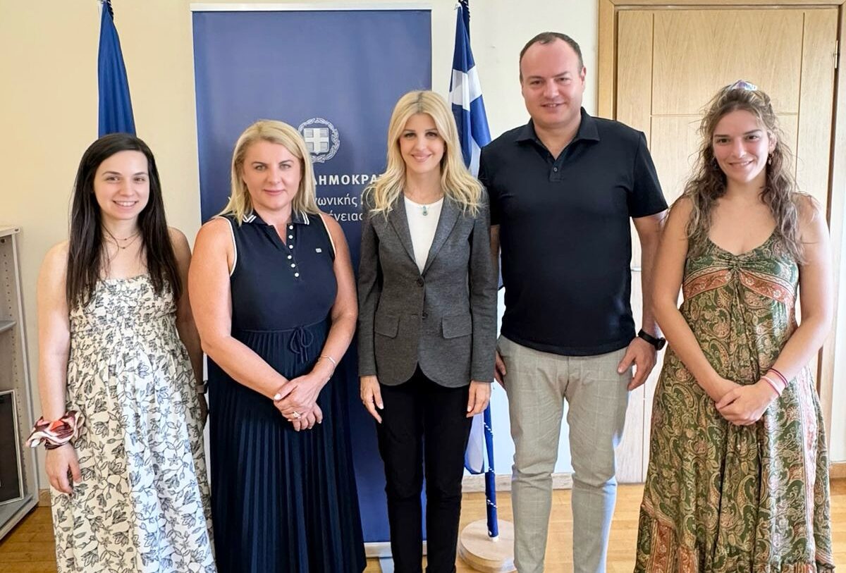 Έλενα Ράπτη: Συνάντηση με την ομάδα της Ίασις για θέματα στήριξης της μητρότητας