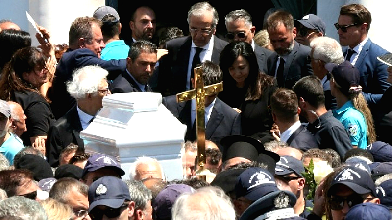 Αποχαιρετισμός στη Λένα Σαμαρά: Συγκινητική κηδεία γεμάτη από αγάπη