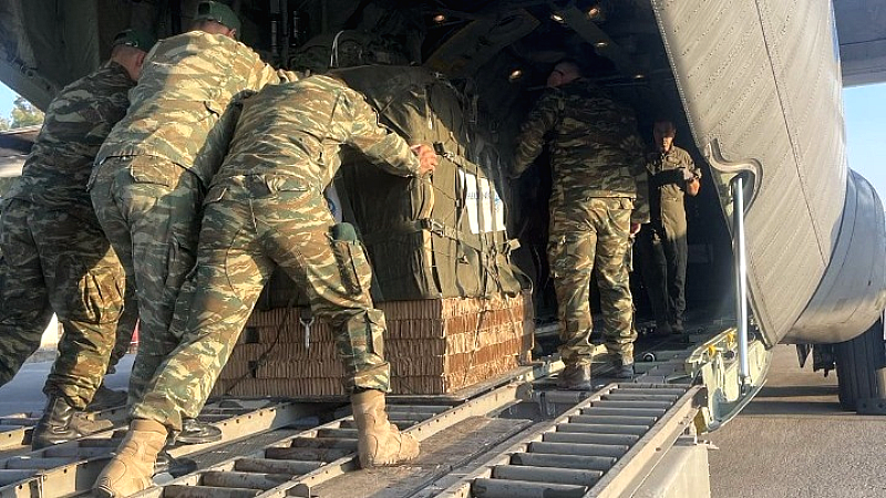Η Ν. Δένδια συγχαίρει τις Ένοπλες Δυνάμεις για την επιτυχία της ανθρωπιστικής αποστολής στη Γάζα