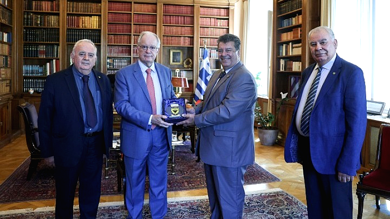 Συνάντηση του προεδρεύοντος της Δημοκρατίας με απόστρατους αξιωματικούς