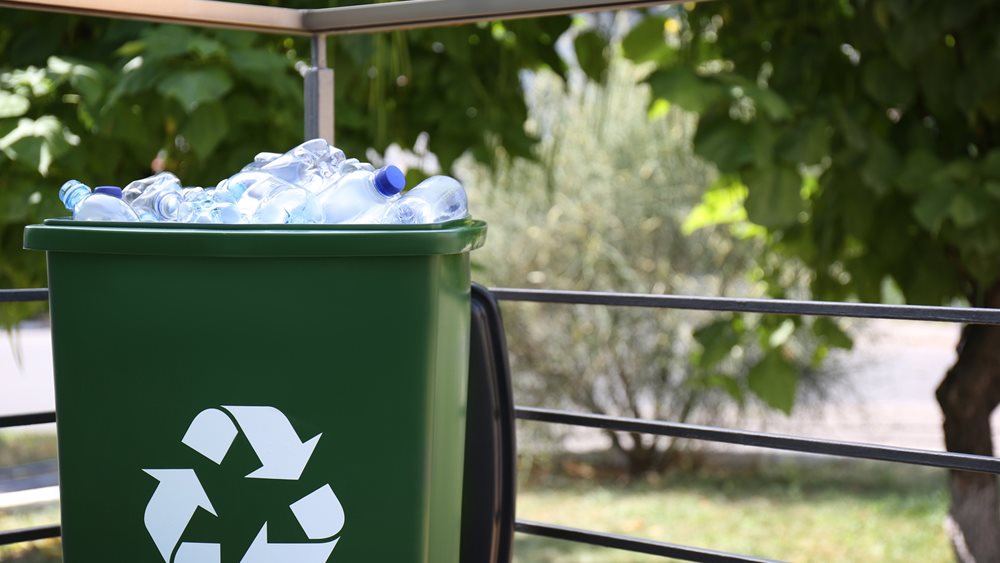 Στο μικροσκόπιο της Ευρωπαϊκής Εισαγγελίας τα σπιτάκια ανακύκλωσης: Το ιστορικό αδιαφάνειας της Ελλάδας