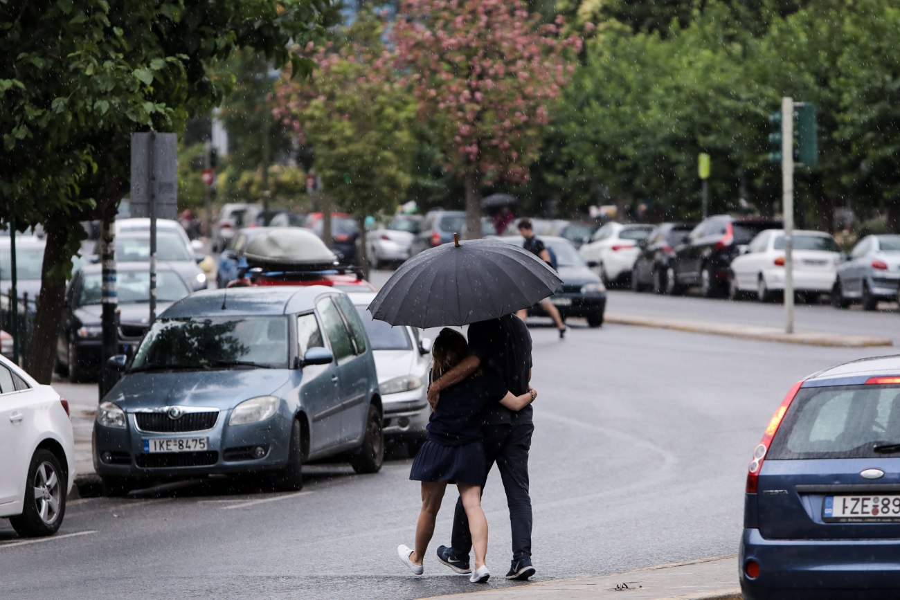 Καιρός: Καταιγίδες και βροχές σε πολλές περιοχές της χώρας, τοπικές βροχές και στην Αττική