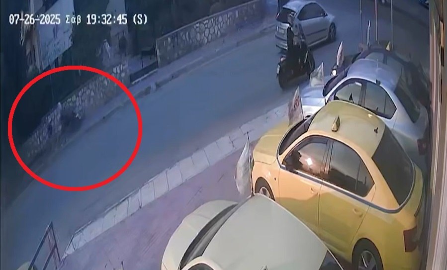 Παλαιό Φάληρο: Αποκαλύψεις για τη μητέρα του νεκρού κοριτσιού που παρατηρήθηκε στην παραλία