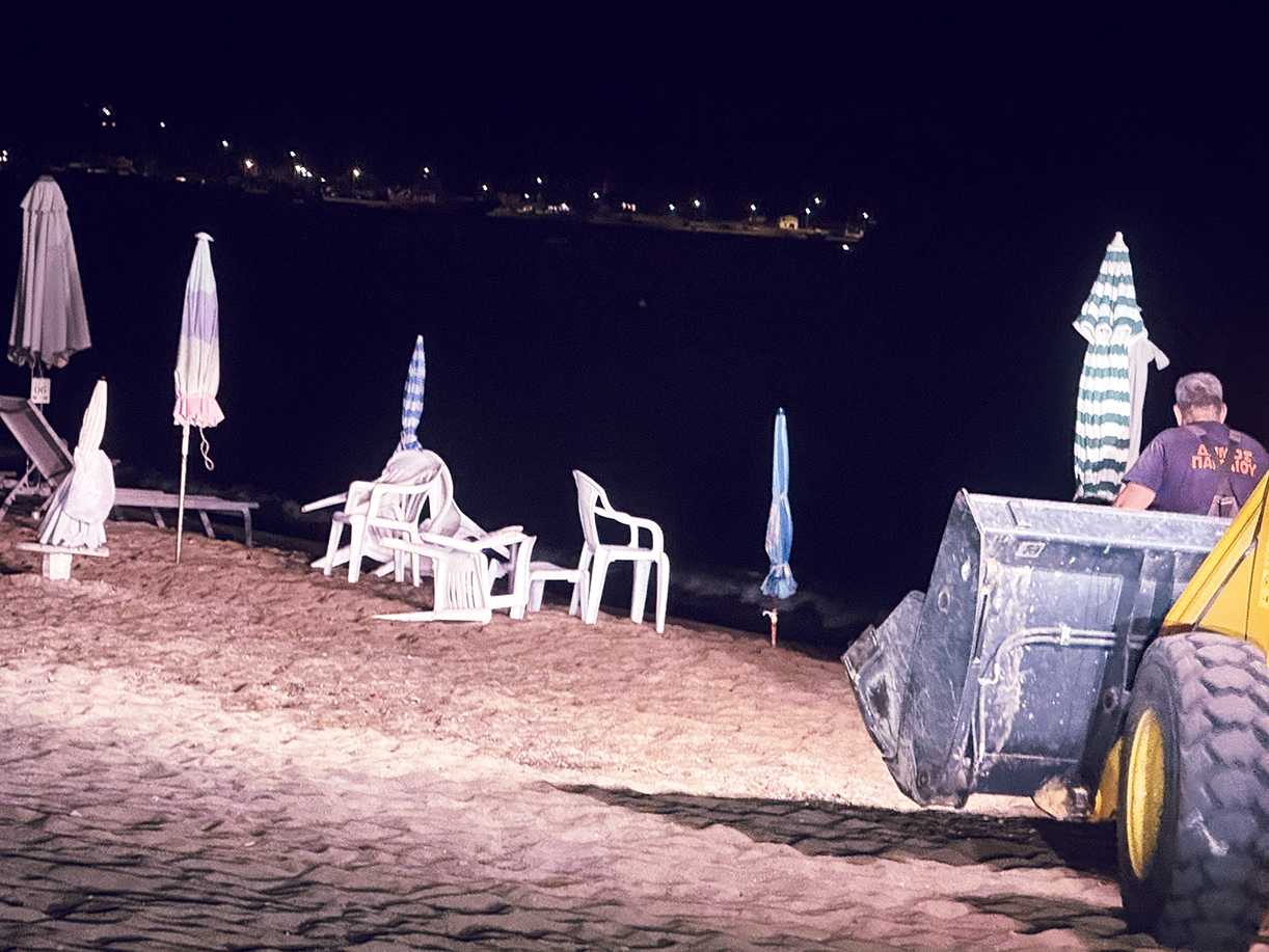 Καβάλα: Απομάκρυνση ομπρελών και ξαπλωστρών από τις ελεύθερες παραλίες του δήμου Παγγαίου