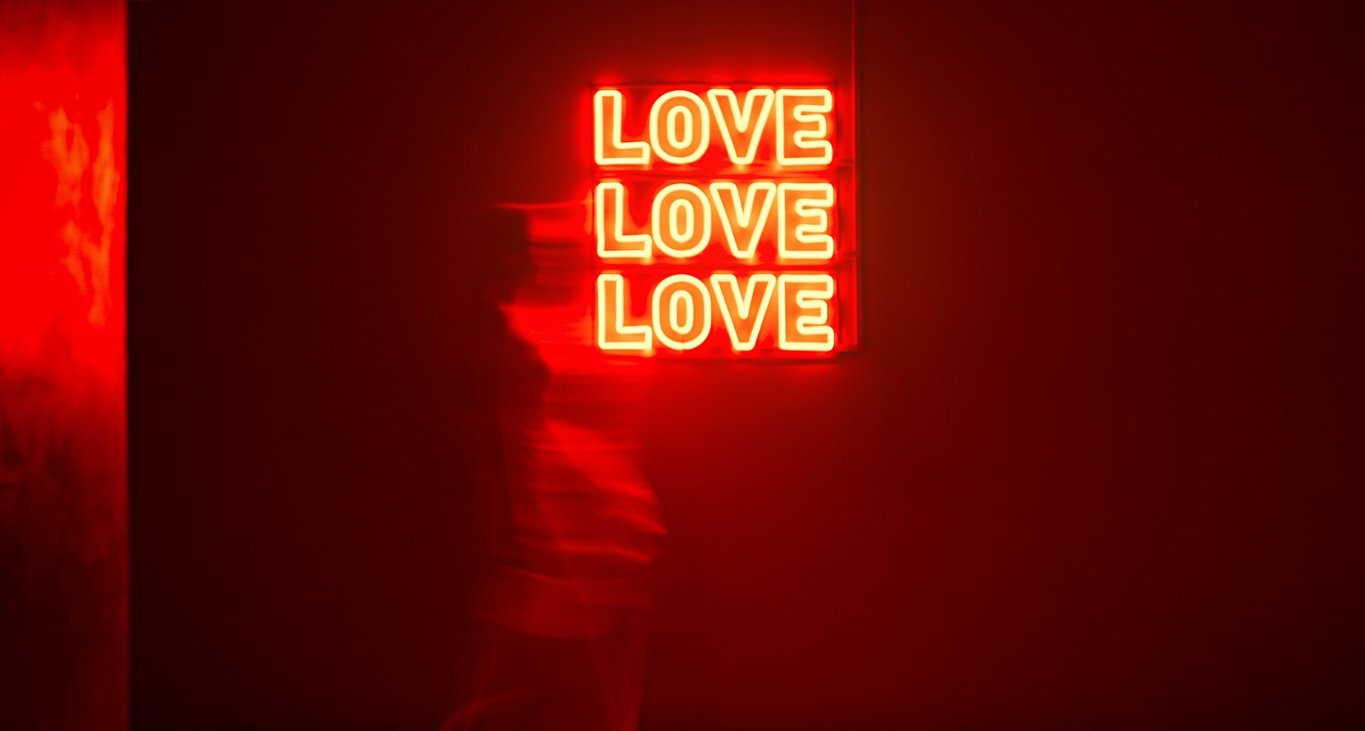 Είσαι love bomber και δεν το ξέρεις; Τρία σημάδια που το αποδεικνύουν