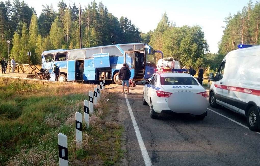 Ρωσία: Δύο νεκροί και δέκα τραυματίες από την πρόσκρουση λεωφορείου με τρένο