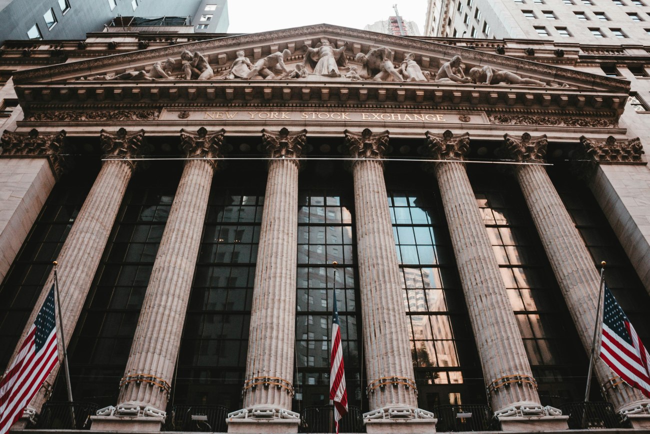 Wall Street: Εντυπωσιακή ανάκαμψη μετά τις πτώσεις της Παρασκευής