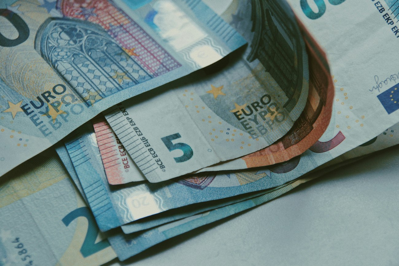 Κατώτατος μισθός στην Ευρώπη: Πόσο αυξήθηκε και ποιες χώρες ξεχωρίζουν