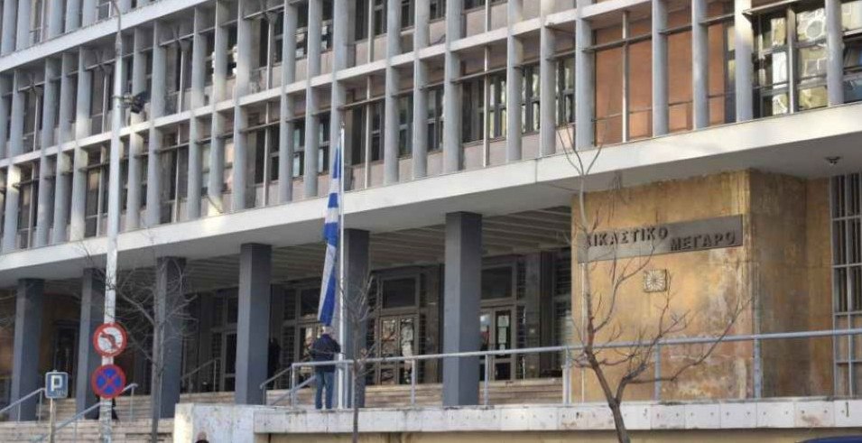 Θεσσαλονίκη: Δίωξη για βιασμό κατά της 10χρονης κόρης της 24χρονης μητέρας και του 37χρονου συντρόφου της