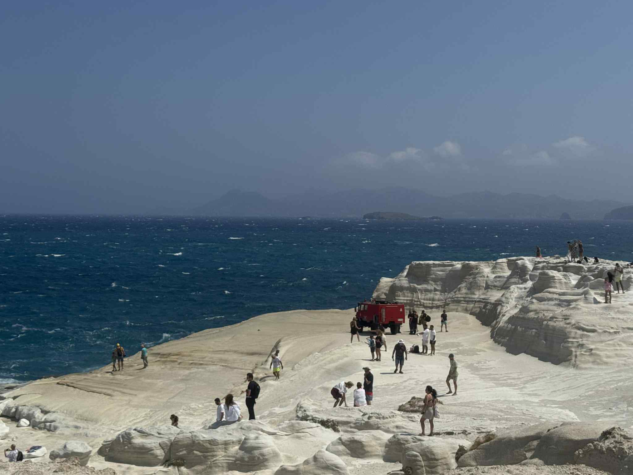 Δυσάρεστο συμβάν στη Μήλο: Δύο τουρίστες πνίγονται στο Σαρακήνικο