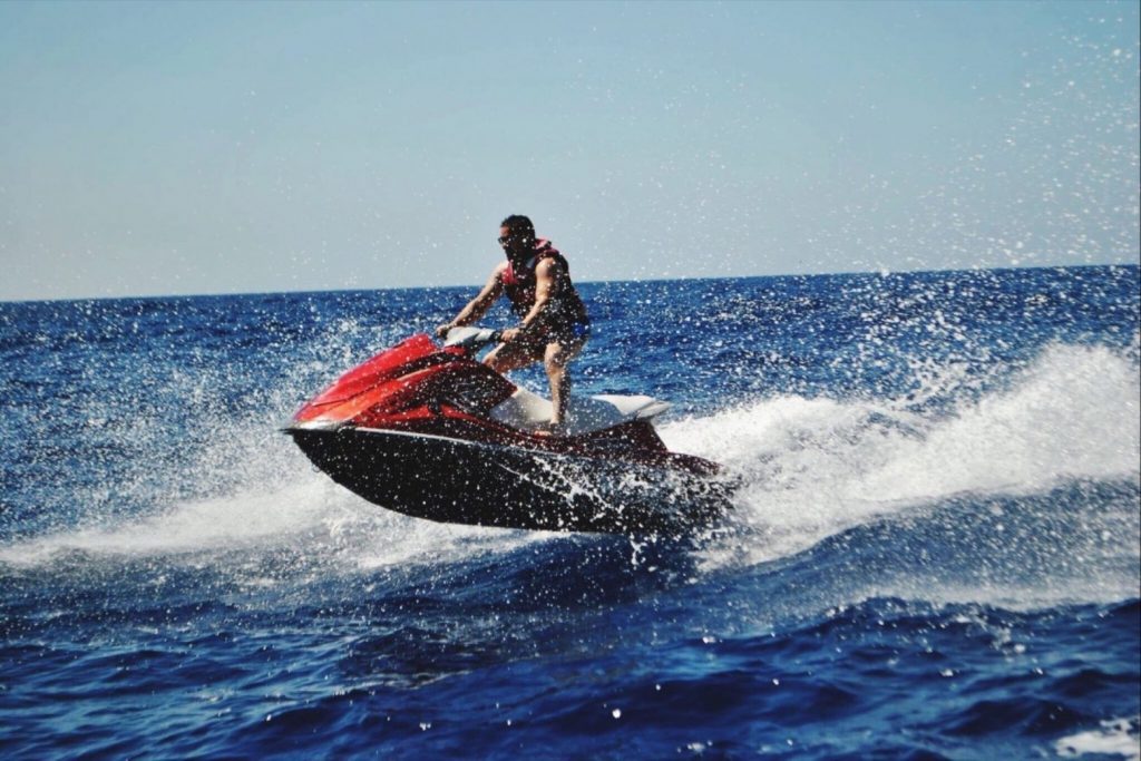 Ατύχημα με jet ski στην Κρήτη: Στο νοσοκομείο η 54χρονη τουρίστρια