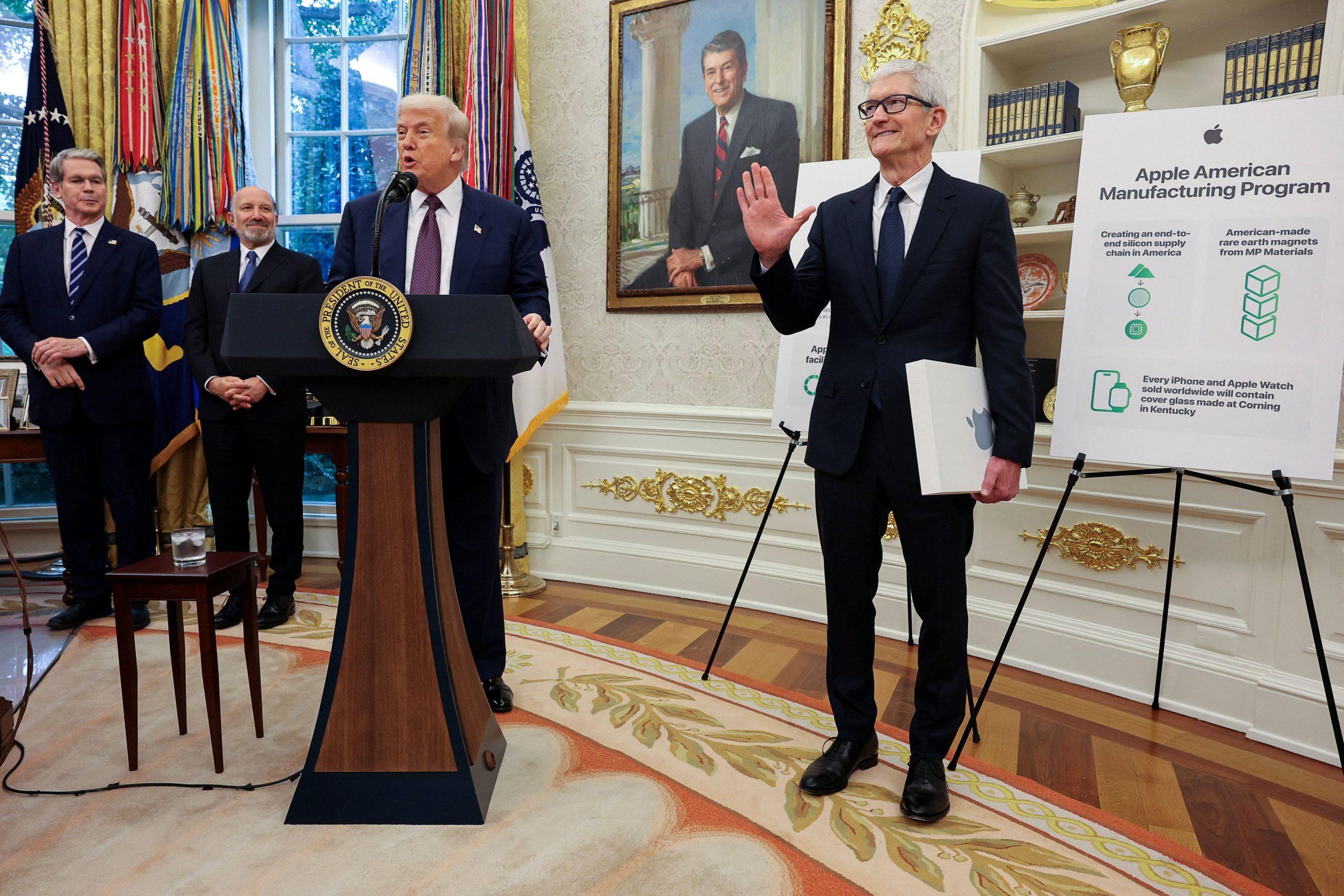 Η στρατηγική της Apple με επένδυση 600 δισεκατομμυρίων δολαρίων για να προσεγγίσει τον Τραμπ