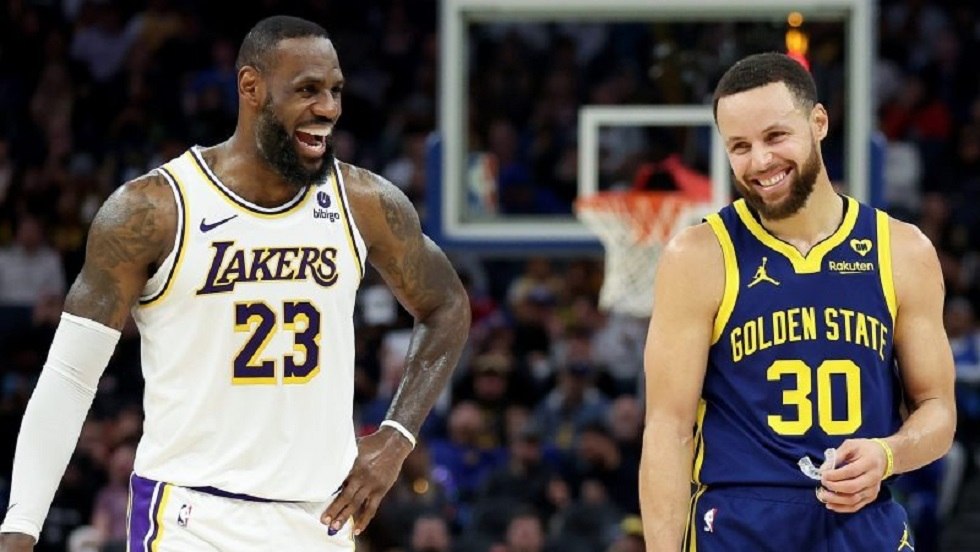 NBA: ΛεΜπρόν εναντίον Κάρι στην πρεμιέρα – Οι Μπακς εκτός Χριστουγέννων