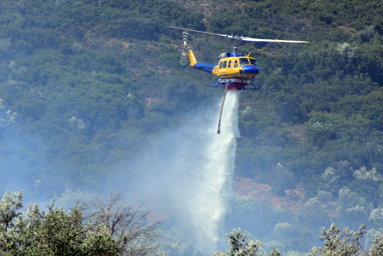 Φωτιά σε δασική περιοχή στο Λεοντάρι Αρκαδίας: Εναέρια μέσα στην επιχείρηση κατάσβεσης
