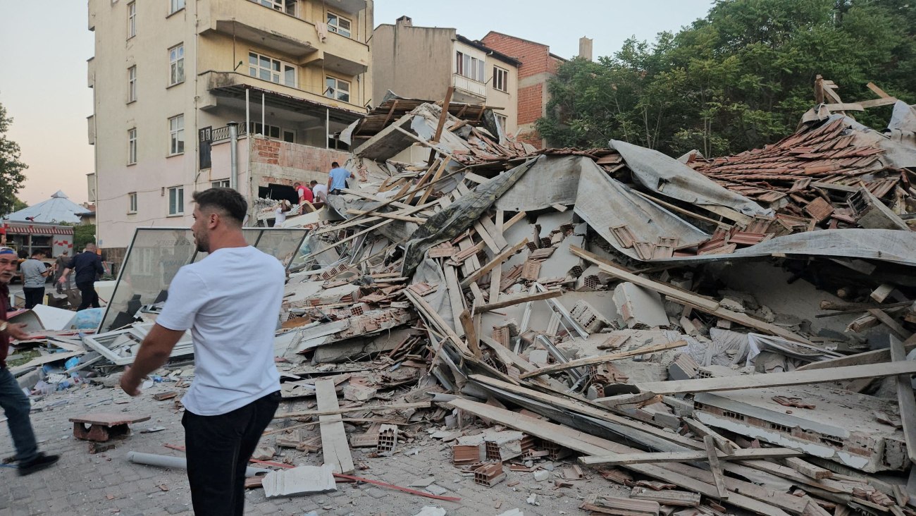 Τουρκία: 237 μετασεισμοί μετά τον σεισμό 6,1 Ρίχτερ, αγνοούνται δύο ένοικοι κατεστραμμένου κτιρίου