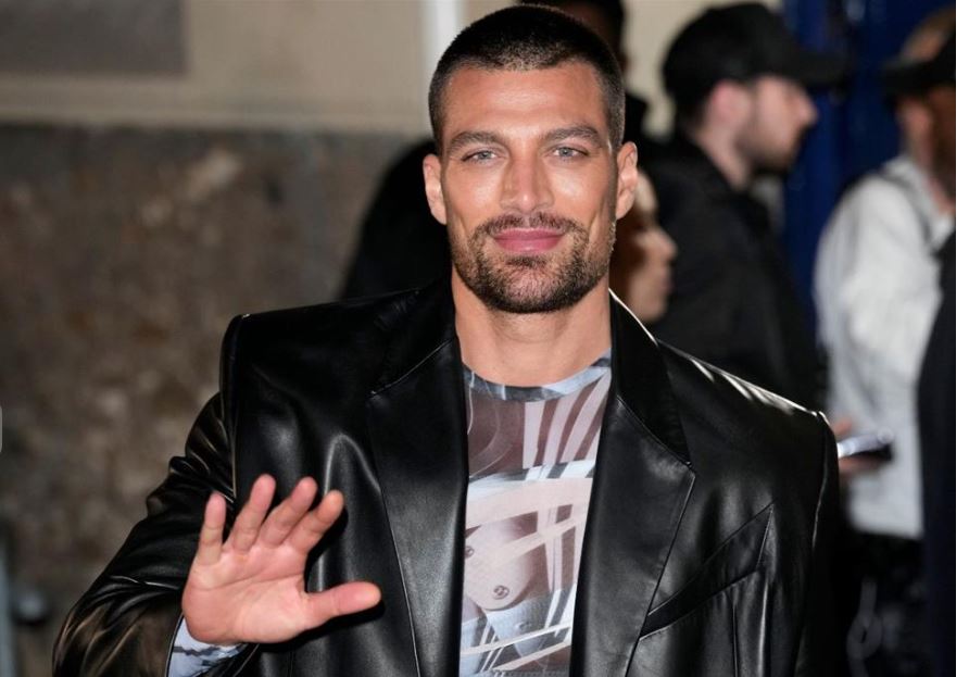 Simone Susinna: Ο Ιταλός πρωταγωνιστής του 365 Days απολαμβάνει τις διακοπές του στα Ματογιάννια της Μυκόνου