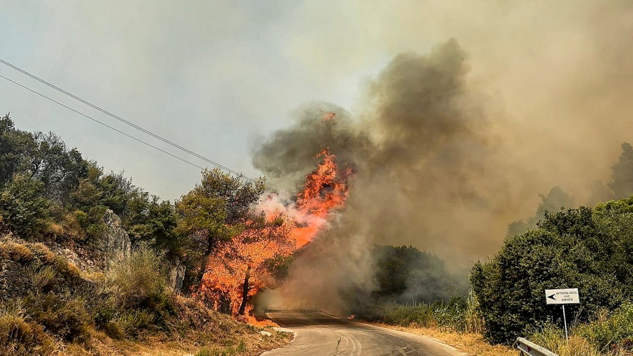 Κάηκαν πάνω από 15.000 στρέμματα δάσους στη Ζάκυνθο – Ζημιές σε σπίτια και τουριστικές κατοικίες