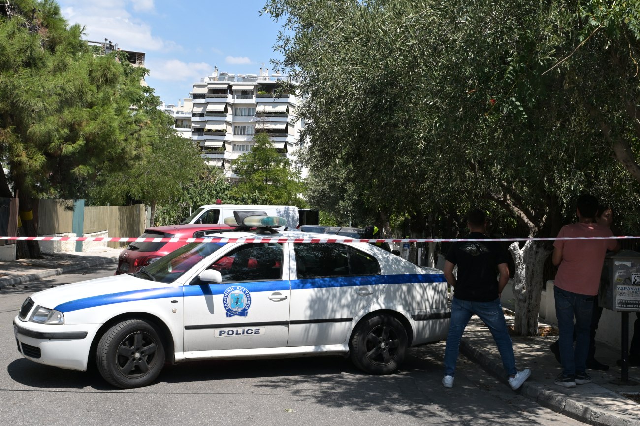 Τραγωδία στην Αρτέμιδα: Αστυνομικός παρέσυρε και σκότωσε πεζό με το ΙΧ του