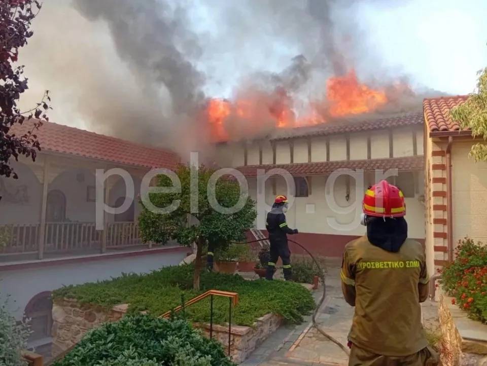 Πάτρα: Φωτιά κατέκαψε την Ιερά Μονή Αγίου Νικολάου στον Μπάλα