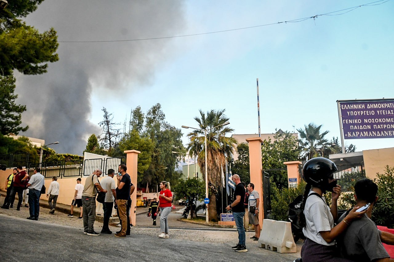 Επιστροφή ασθενών στο Καραμανδάνειο μετά την εκκένωση λόγω φωτιάς στην Πάτρα