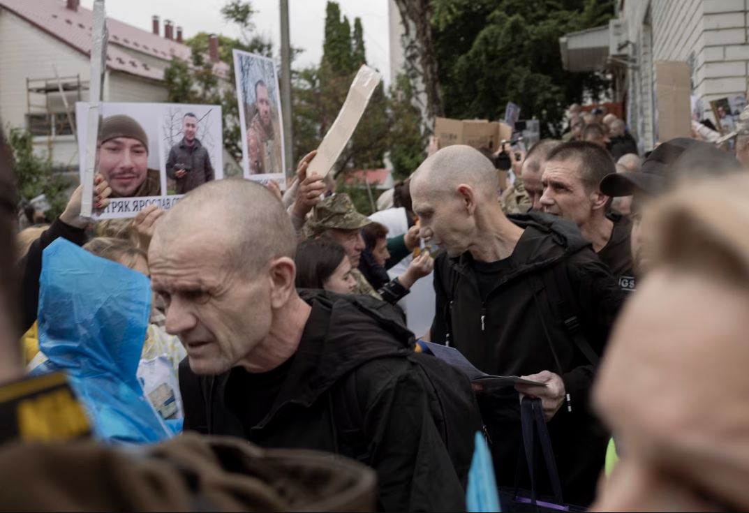 Ρωσία και Ουκρανία απελευθέρωσαν πάνω από 10.000 αιχμαλώτους: Η μεγαλύτερη ανταλλαγή στρατευμάτων μετά τον Β΄ Παγκόσμιο Πόλεμο