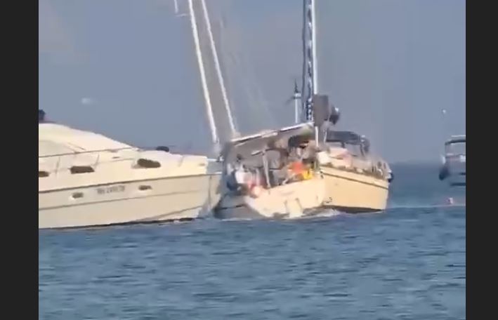 Σοκαριστική σύγκρουση σκάφους με ιστιοφόρα στην Ερείκουσα – Βίντεο ντοκουμέντο