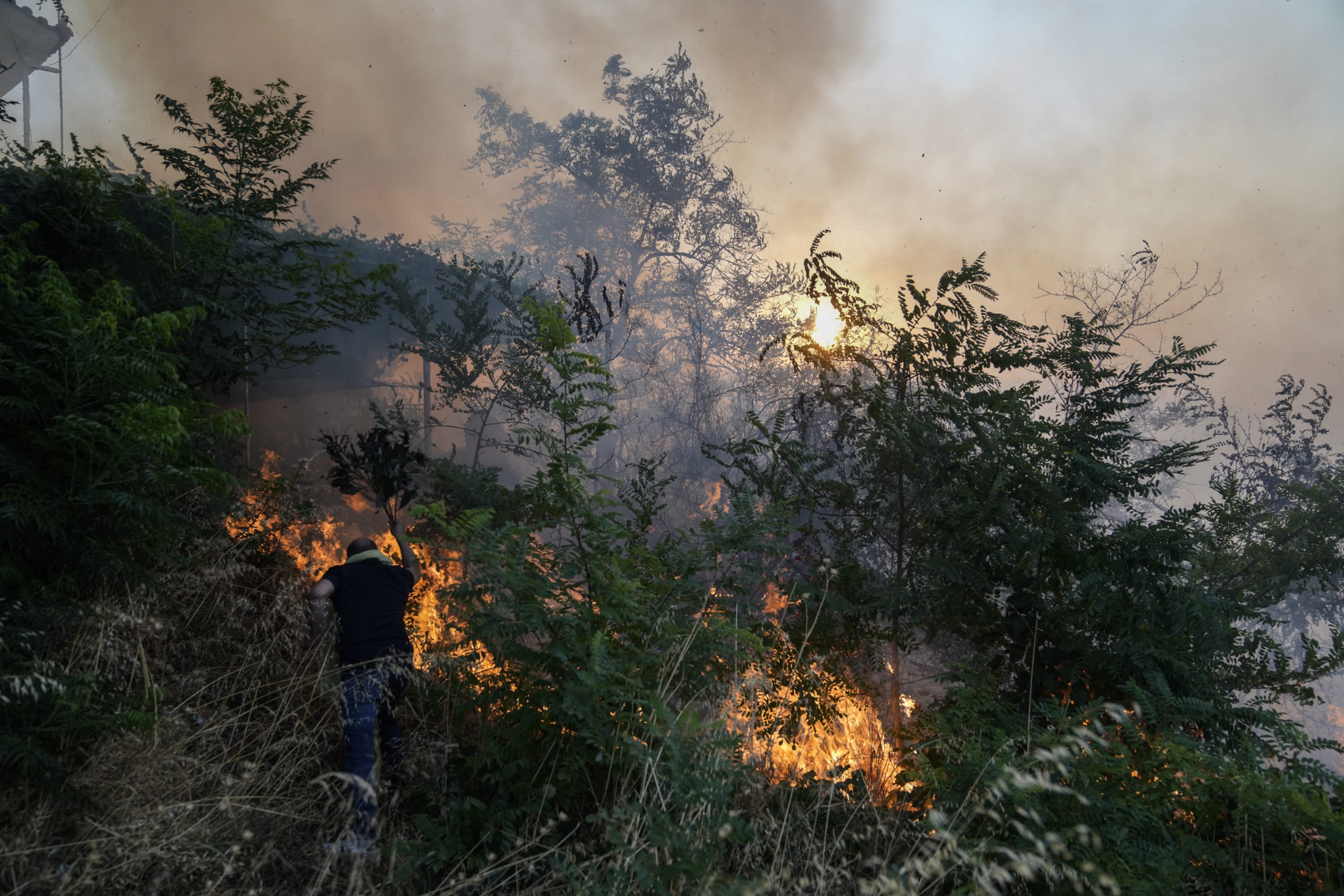 Σοβαρός τραυματισμός πυροσβέστη κατά την κατάσβεση πυρκαγιάς στην Πελέη Αργολίδας