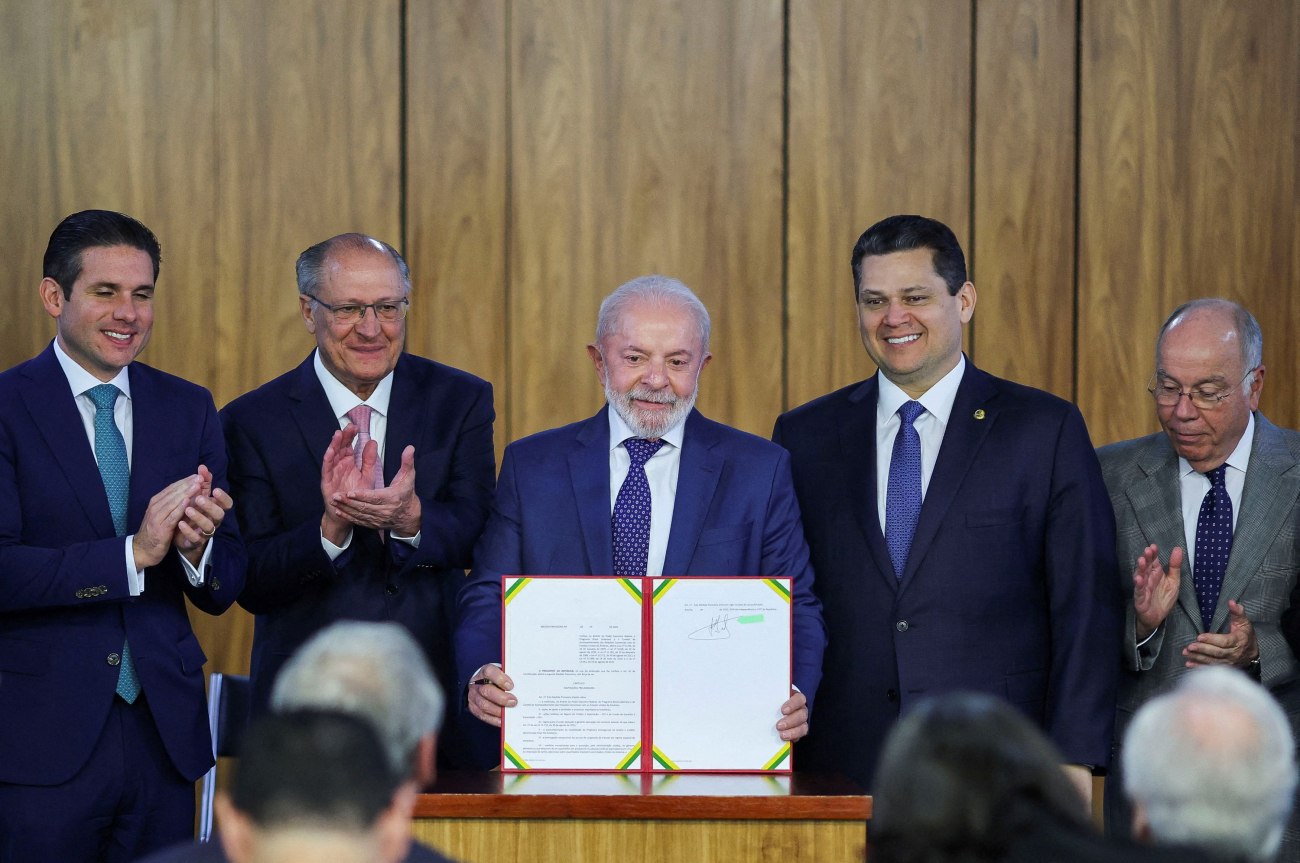 Η Βραζιλία προσκαλεί τις ξένες επενδύσεις, αναφέρει ο Λούλα