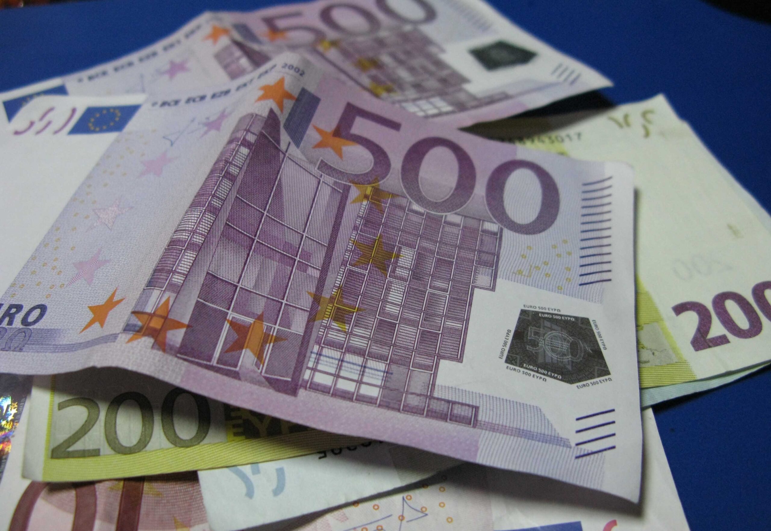 Πρωτογενές πλεόνασμα 7,96 δισ. ευρώ στο επτάμηνο με αυξημένα έσοδα από φόρους