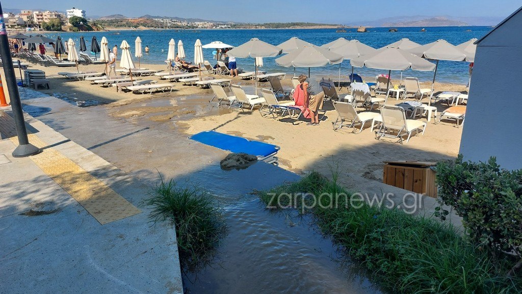 Κρήτη: Επείγουσα κατάσταση με λύματα στην παραλία της Νέας Χώρας στα Χανιά