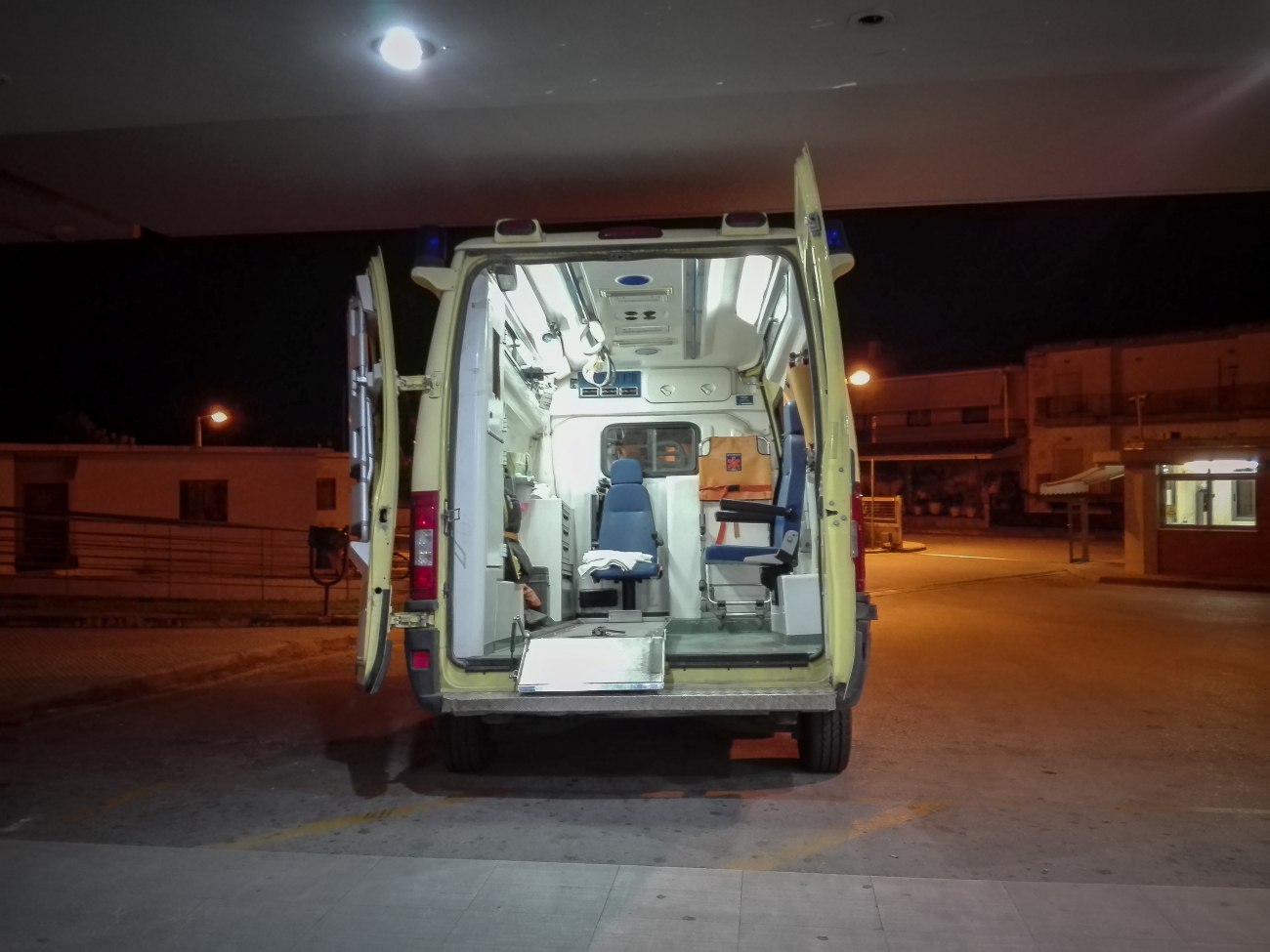 Εργατικό ατύχημα στην Αμφιλοχία: Χειριστής καταπλακώθηκε από μηχάνημα έργου σε βραδινή βάρδια