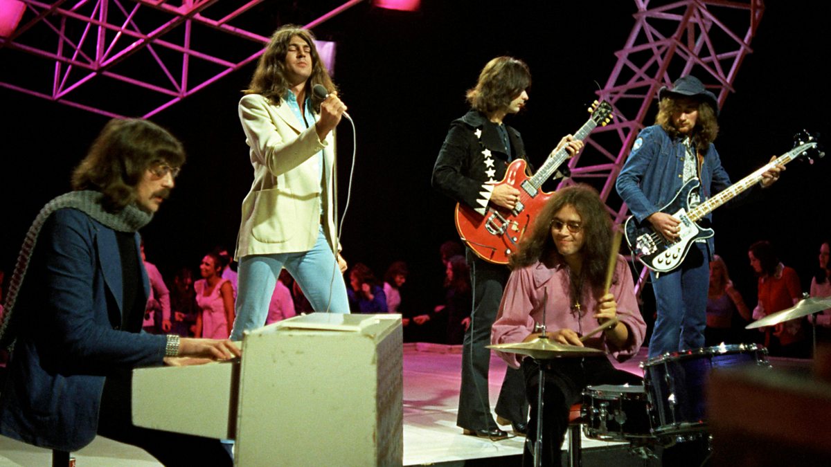 Η ιστορία πίσω από το Smoke on the Water: Οι Deep Purple και η ακαταμάχητη κλασική επιτυχία τους
