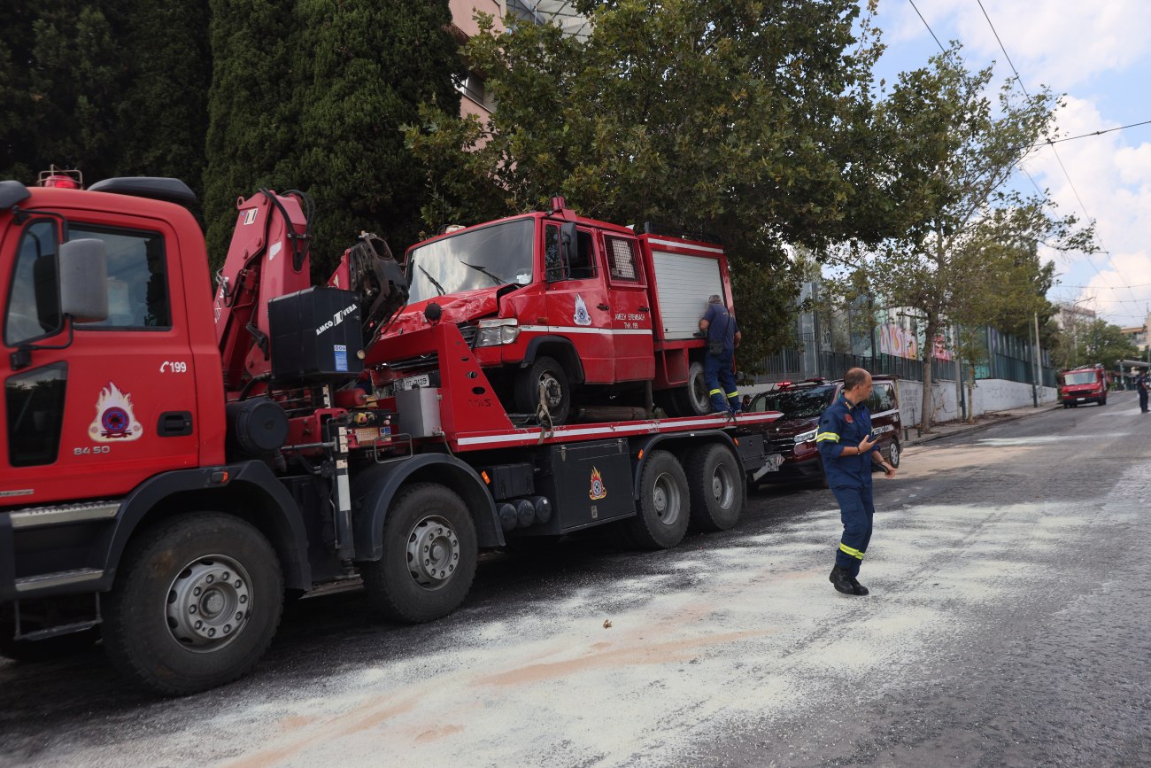 Τροχαίο ατύχημα με πυροσβεστικό όχημα: Ένας πυροσβέστης ελαφρά τραυματίας στη Νέα Χαλκηδόνα