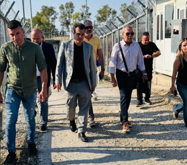 Θάνος Πλεύρης: Επικίνδυνες απειλές προς πρόσφυγες και μετανάστες κατά την περιοδεία του σε κέντρα κράτησης