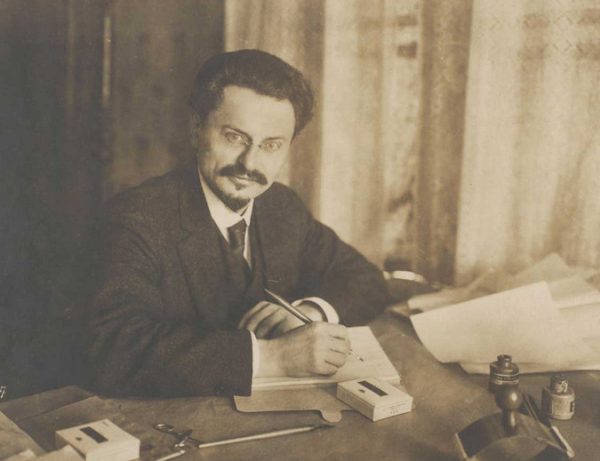 Λέων Τρότσκι: Η άφιξή του στον Πειραιά και η επίσκεψη στην Ακρόπολη