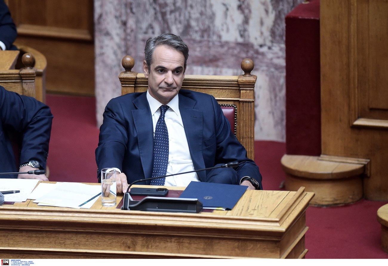 Στη δίνη των ευθυνών η κυβέρνηση για τις πυρκαγιές και το ΕΣΥ – Τα κόμματα καταλογίζουν ευθύνες στον Μητσοτάκη