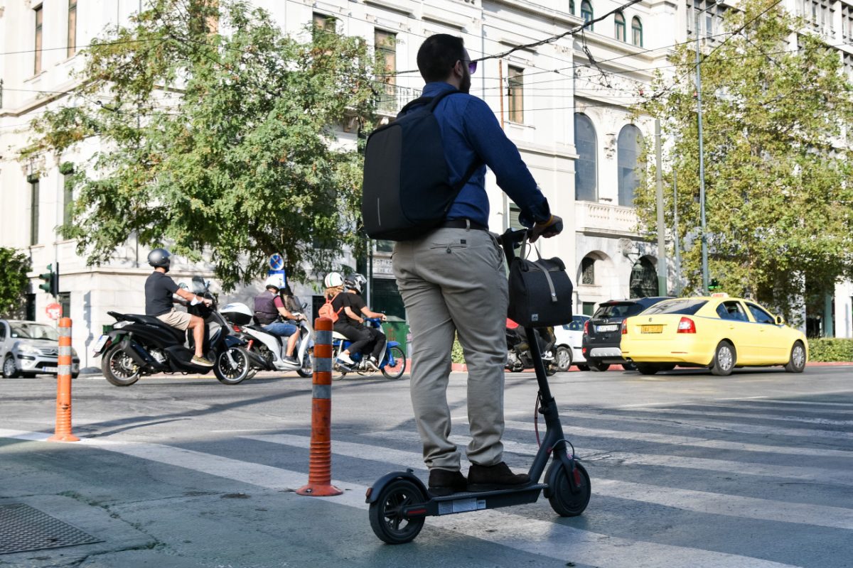 Θεσσαλονίκη: Παραβατικές συμπεριφορές χρηστών ηλεκτρικών πατινιών και επιβολή αυστηρών προστίμων