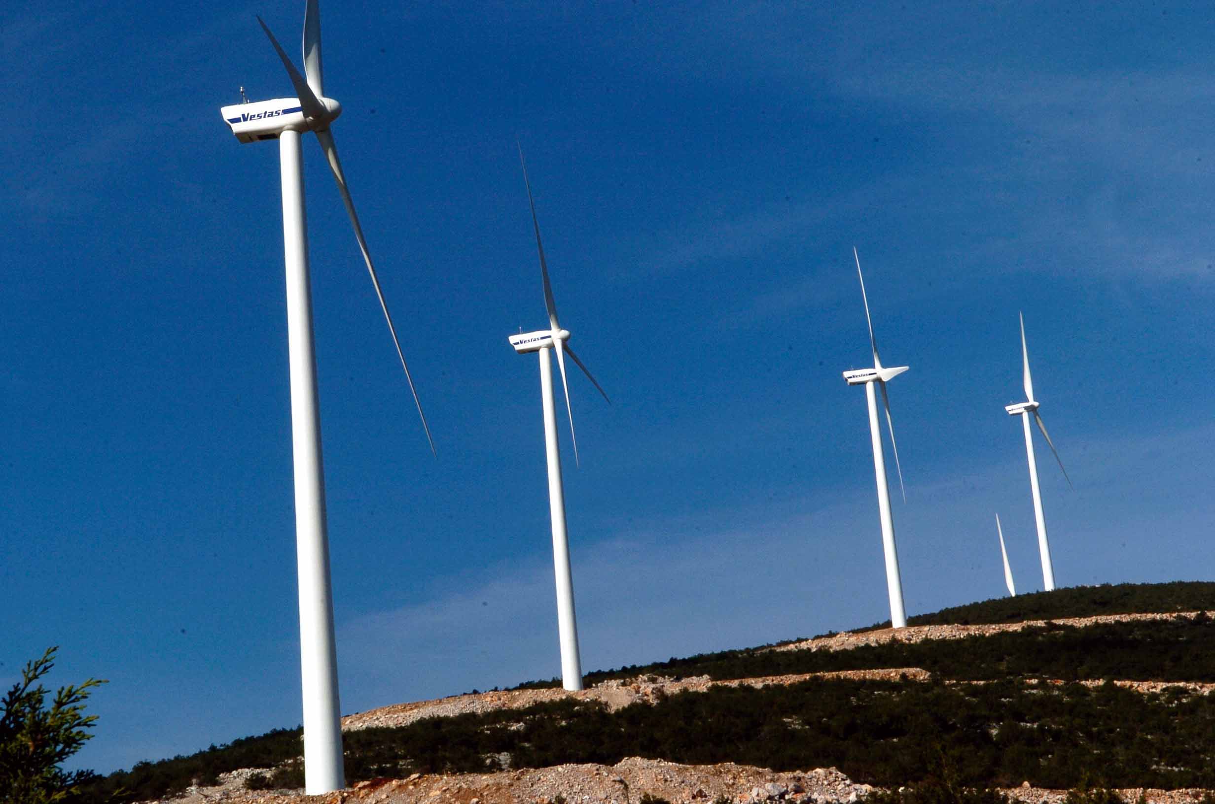 Χρηματιστήριο ενέργειας: Μείωση τιμών στο ηλεκτρικό ρεύμα λόγω μελτεμιών