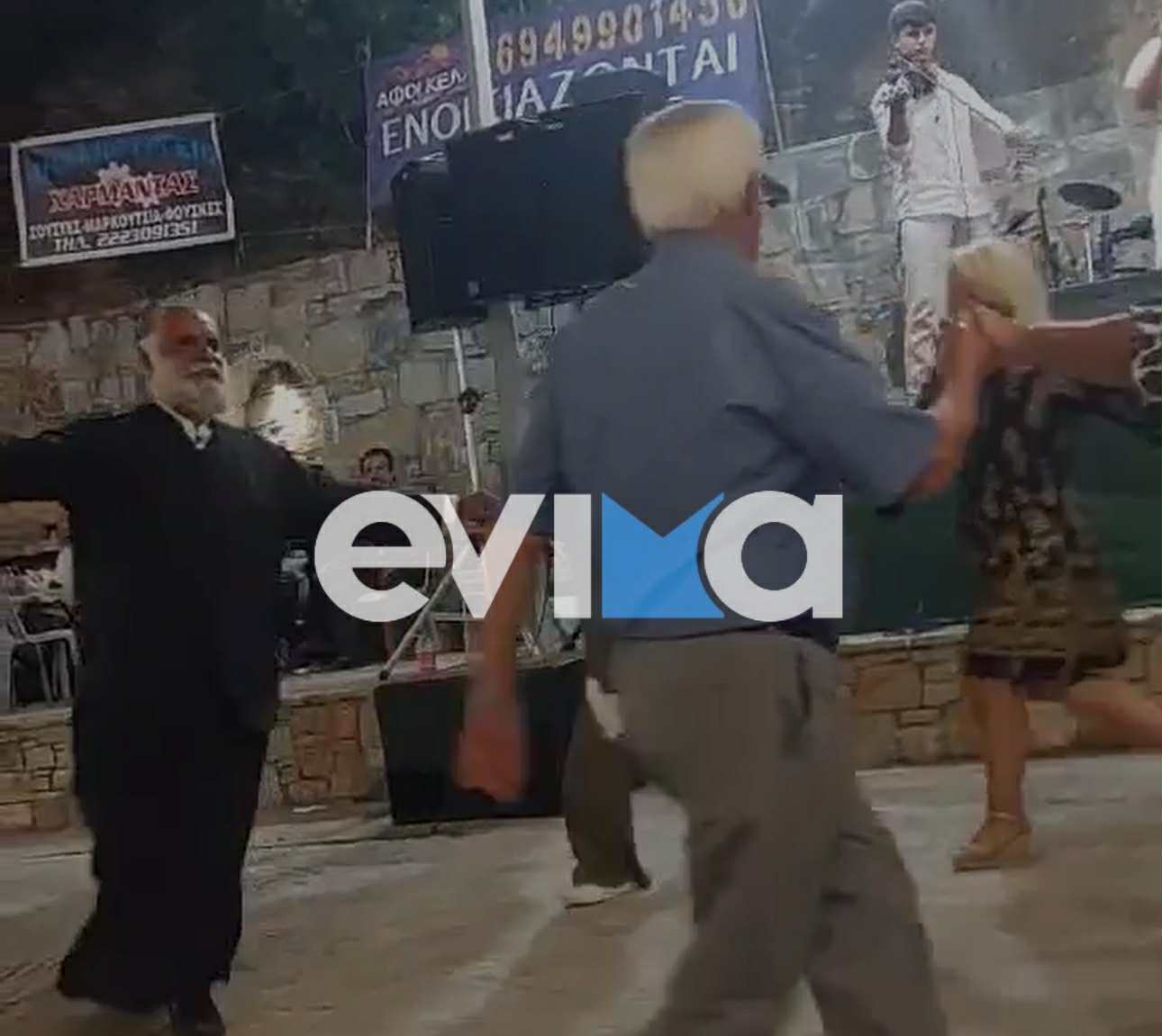 Εύβοια: Παπάς μαγνητίζει τα βλέμματα σε παραδοσιακό πανηγύρι [βίντεο]