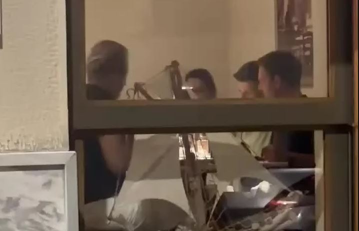 Δείπνο του Κασσελάκη με αξιωματούχο του ΟΗΕ για τη Γάζα