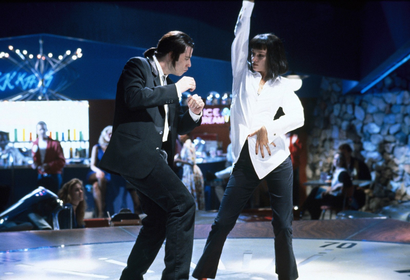 Τα κρυμμένα μυστικά του Pulp Fiction: Από τα χρυσά Chanel μέχρι το βρώμικο μπουρνούζι του Έρικ Στόλτζ