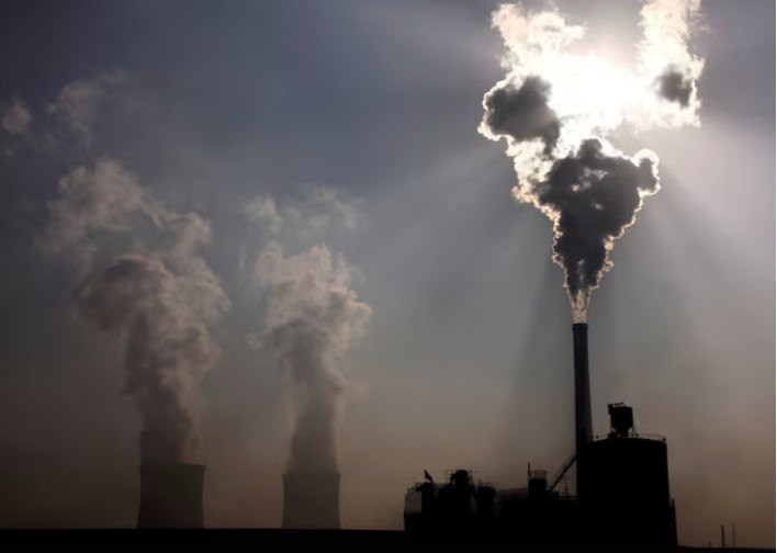 Κίνα: Εντυπωσιακή αύξηση στην παραγωγή ενέργειας από καύση άνθρακα και ρεκόρ στις ανανεώσιμες πηγές
