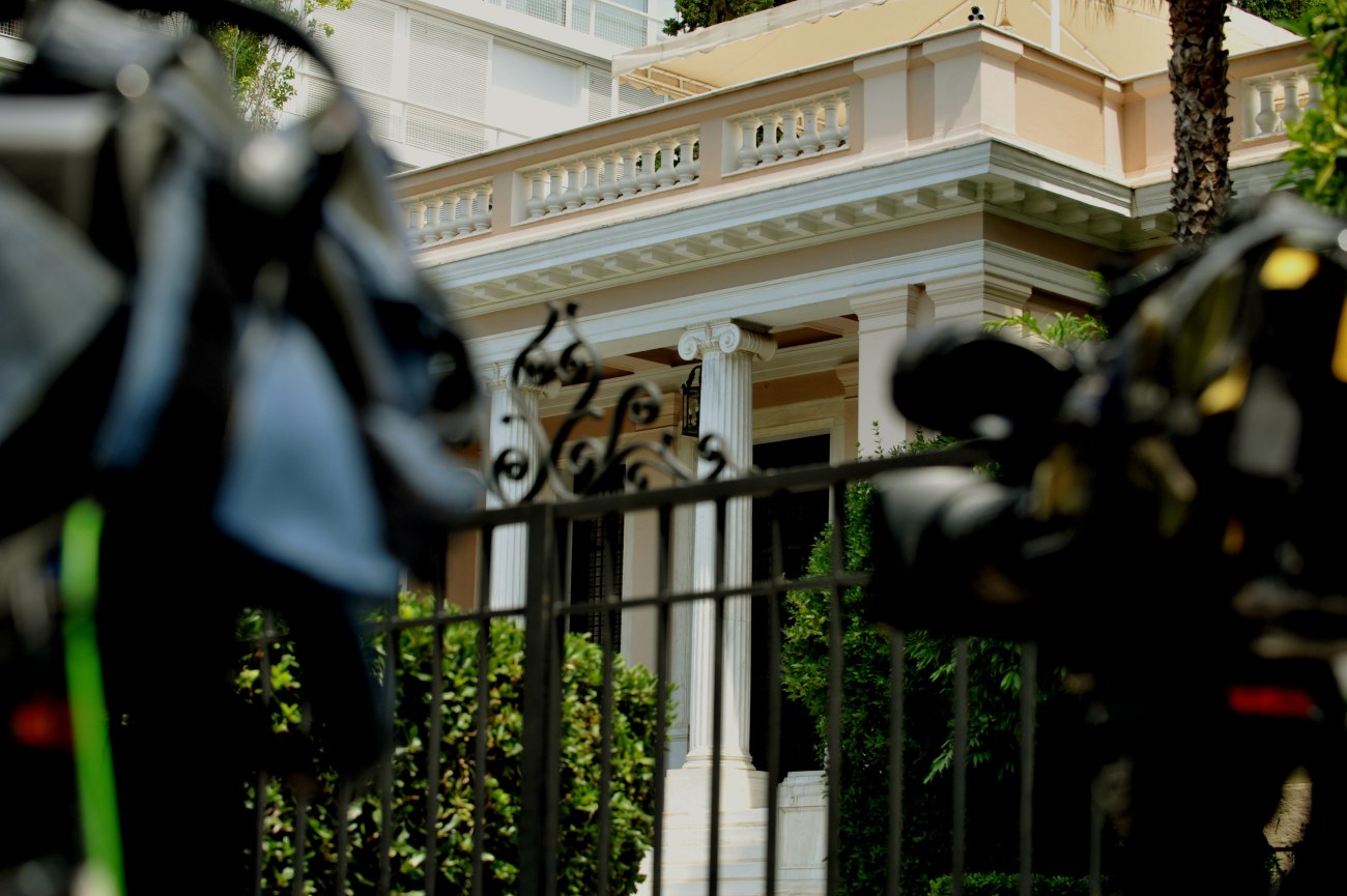 ΠΑΣΟΚ: Ερωτήματα που παραμένουν αναπάντητα για την αξιωματική αντιπολίτευση εν μέσω κυβερνητικών επικρίσεων