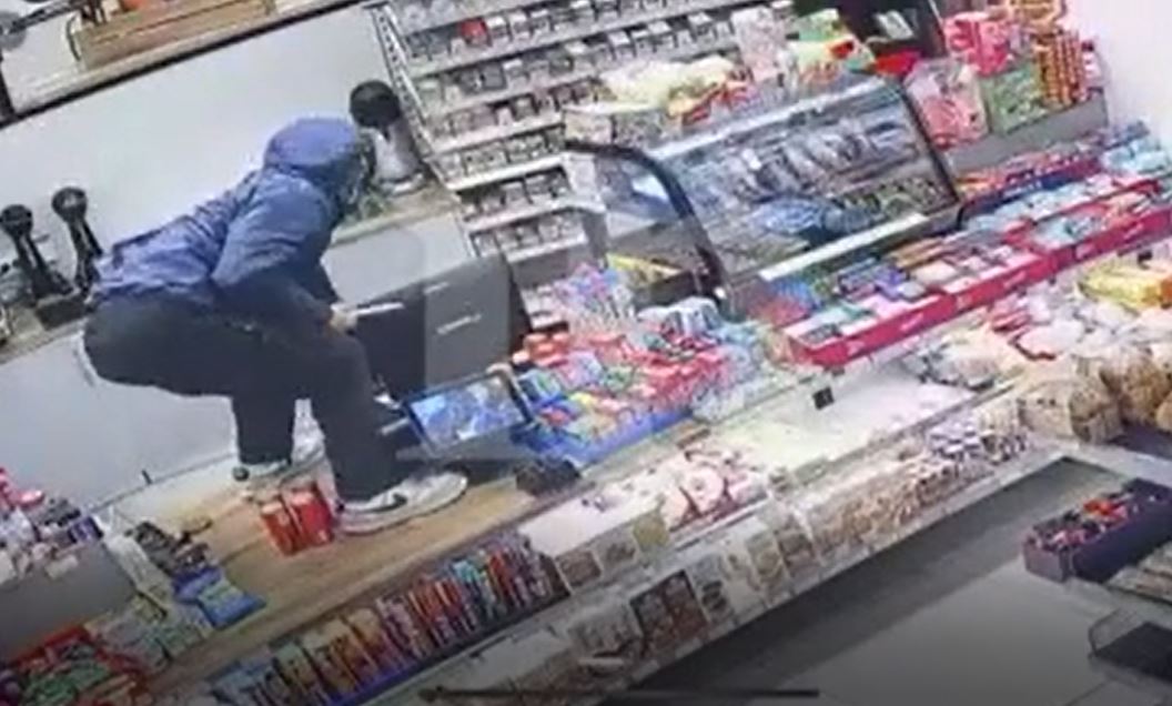 Σύλληψη 24χρονου για ληστείες σε μίνι μάρκετ στη Νέα Σμύρνη – Βίντεο ντοκουμέντο