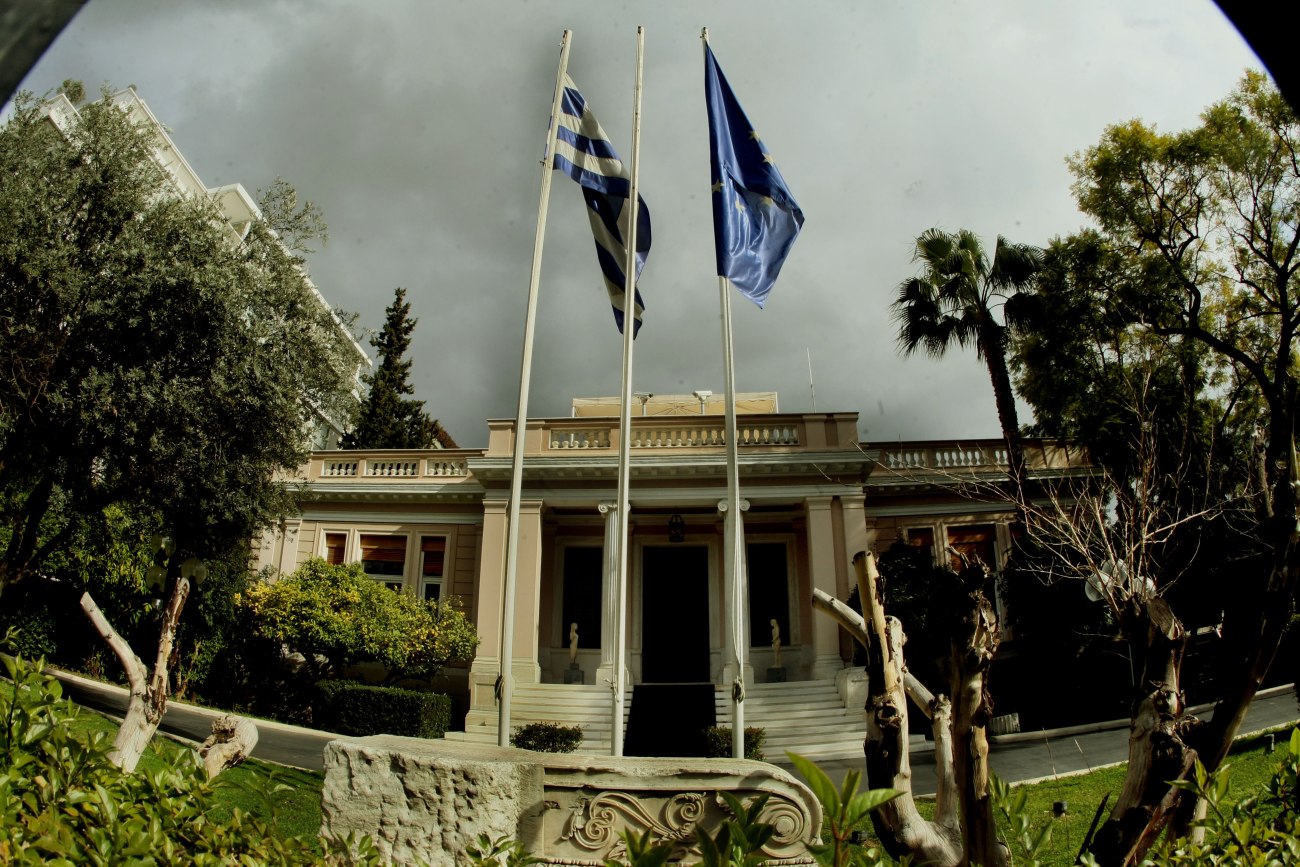Στην δίνη της πολιτικής αντιπαράθεσης: η κυβέρνηση υπό πίεση ενόψει ΔΕΘ
