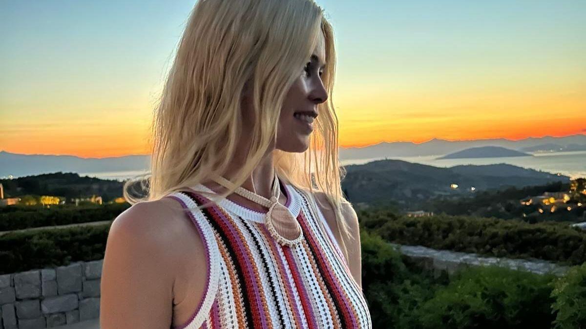 Η Κλάουντια Σίφερ αποκαλεί την Ελλάδα ‘Απλά Όμορφη’ κατά την καλοκαιρινή της απόδραση
