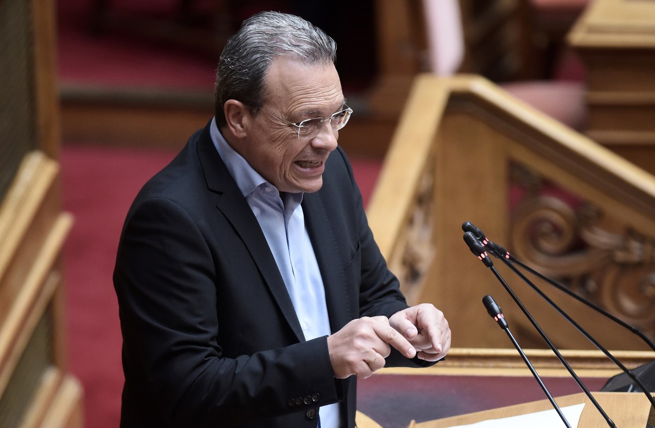 Φάμελλος: Η κυβέρνηση Μητσοτάκη ποτίζει τα λεφτόδεντρα στα ταμεία των καρτέλ