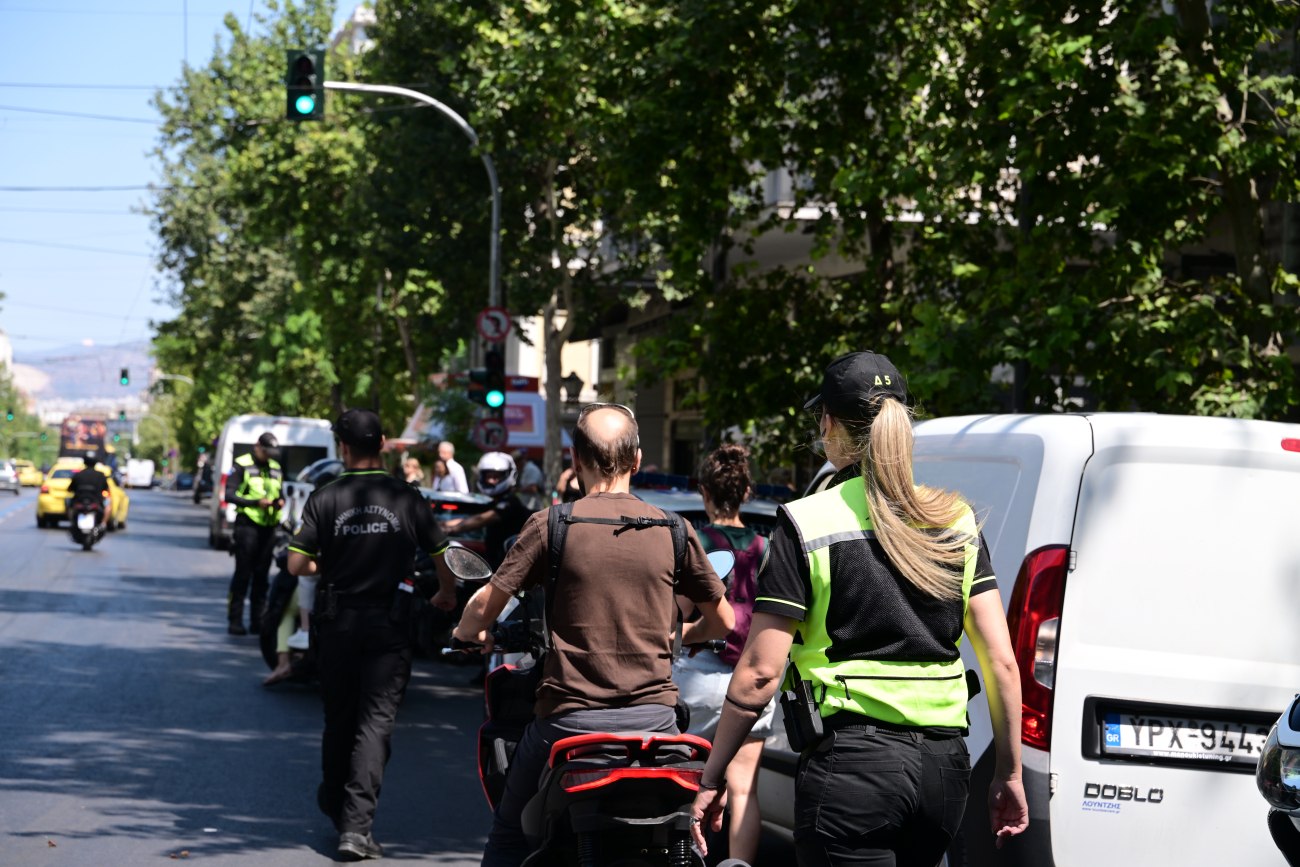 Συνεχιζόμενη μη χρήση κράνους από τους Έλληνες οδηγούς: Πάνω από 2.700 παραβάσεις σε μία εβδομάδα