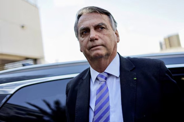 Βραζιλία: Δικαστής θεωρεί τον Μπολσονάρο ύποπτο φυγής και διατάσσει μόνιμη παρακολούθηση